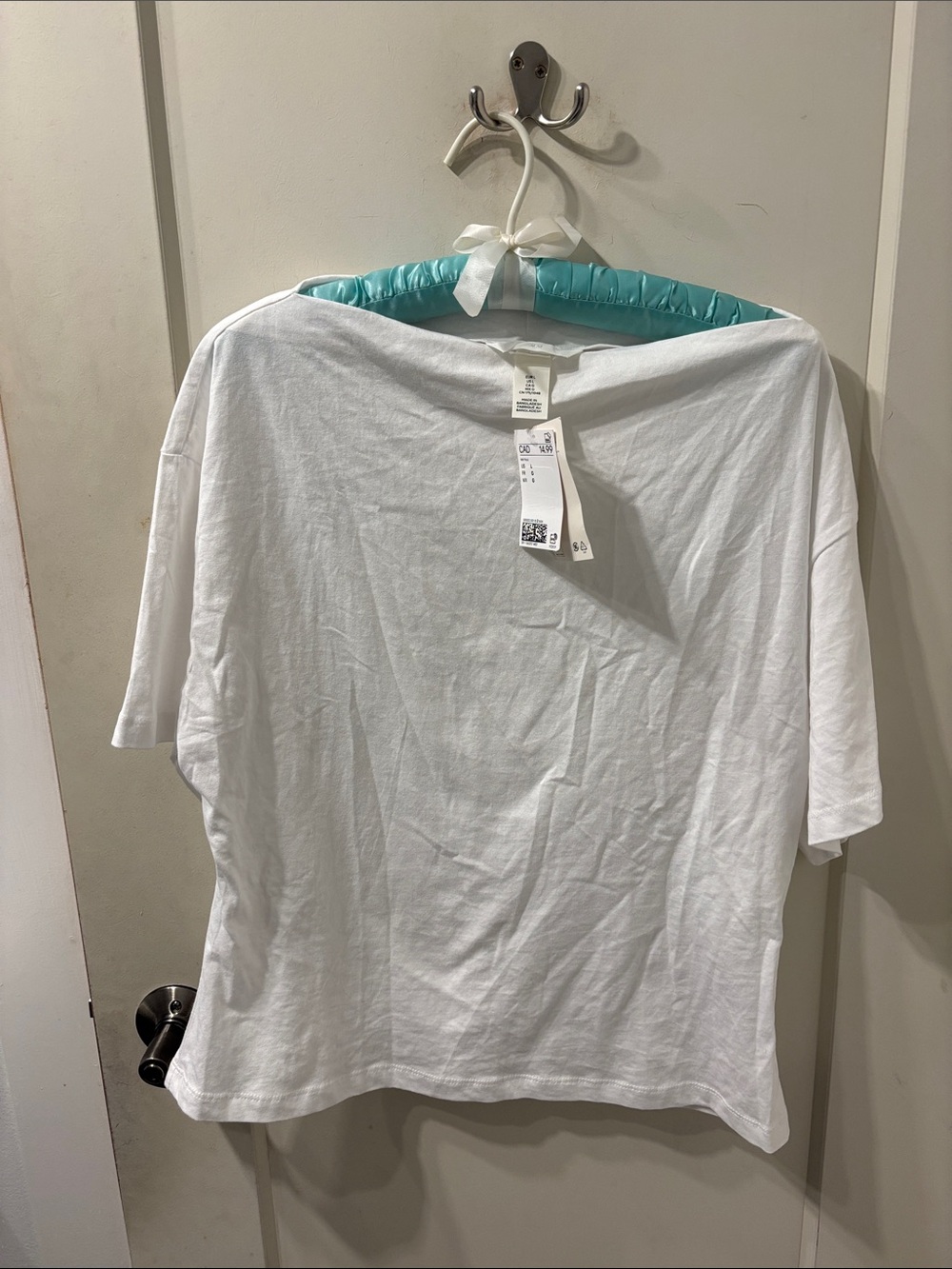 H&M 100% cotton white short sleeve tee. BNWT